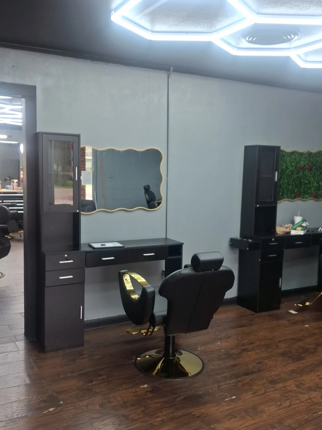 Exotic cutzbabershop/salon in Baton Rouge, LA